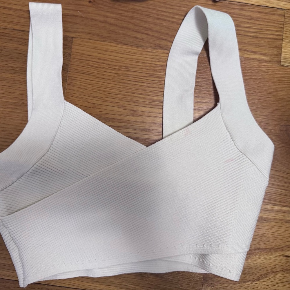 Aritzia White Ribbed Women's Crop Top